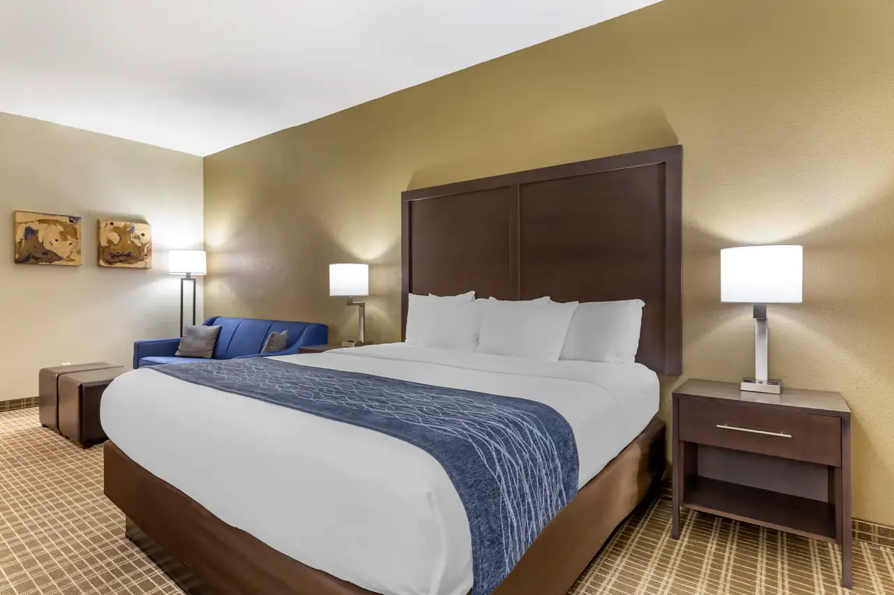 King suite at Comfort Inn St. Robert